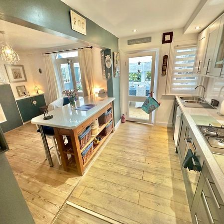 Garden Cottage - 3 Bedroom Close To Town And Beach Bournemouth Kültér fotó