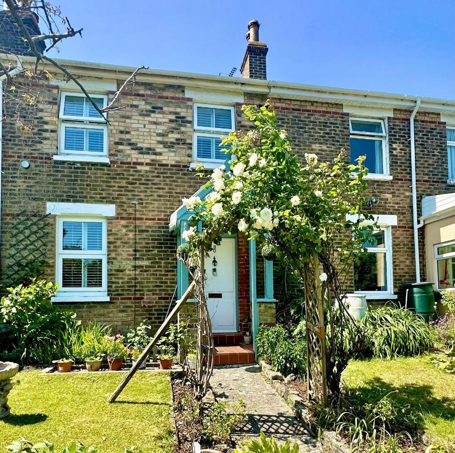 Garden Cottage - 3 Bedroom Close To Town And Beach Bournemouth Kültér fotó