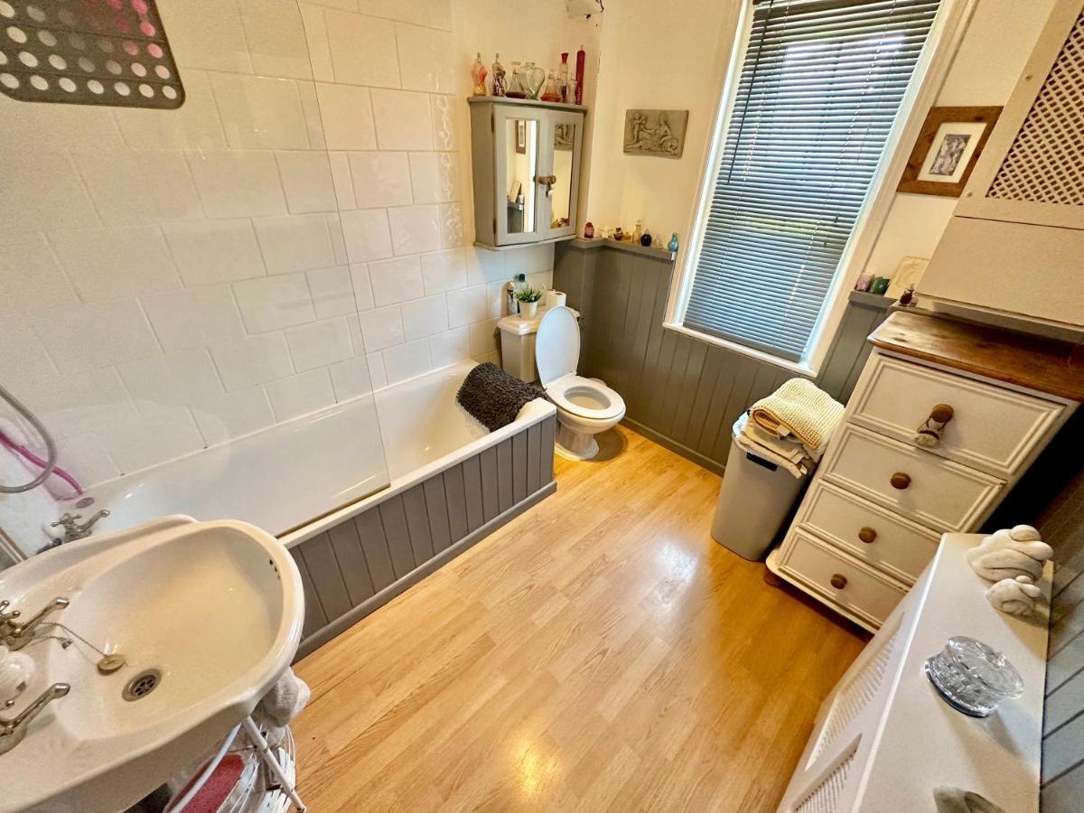 Garden Cottage - 3 Bedroom Close To Town And Beach Bournemouth Kültér fotó