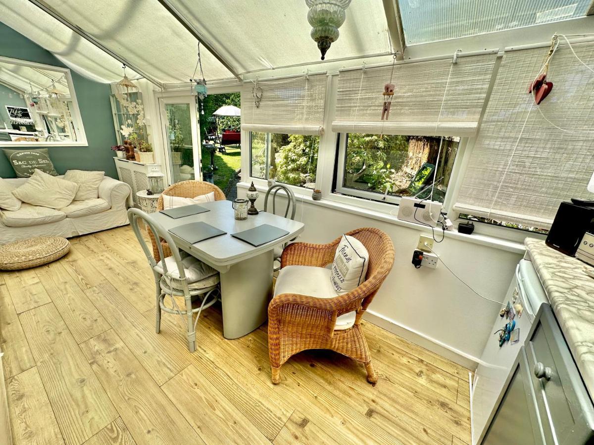 Garden Cottage - 3 Bedroom Close To Town And Beach Bournemouth Kültér fotó
