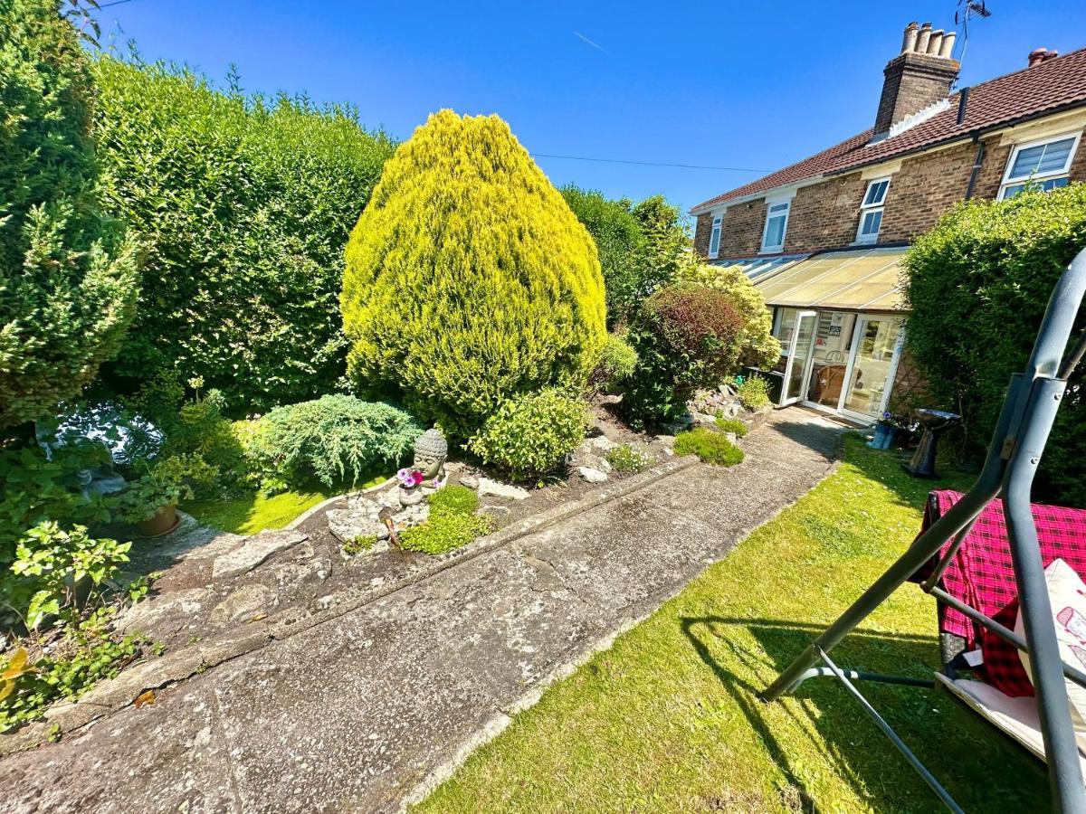Garden Cottage - 3 Bedroom Close To Town And Beach Bournemouth Kültér fotó