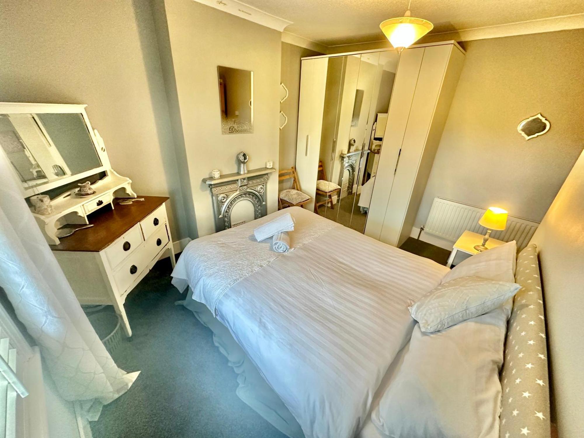 Garden Cottage - 3 Bedroom Close To Town And Beach Bournemouth Kültér fotó