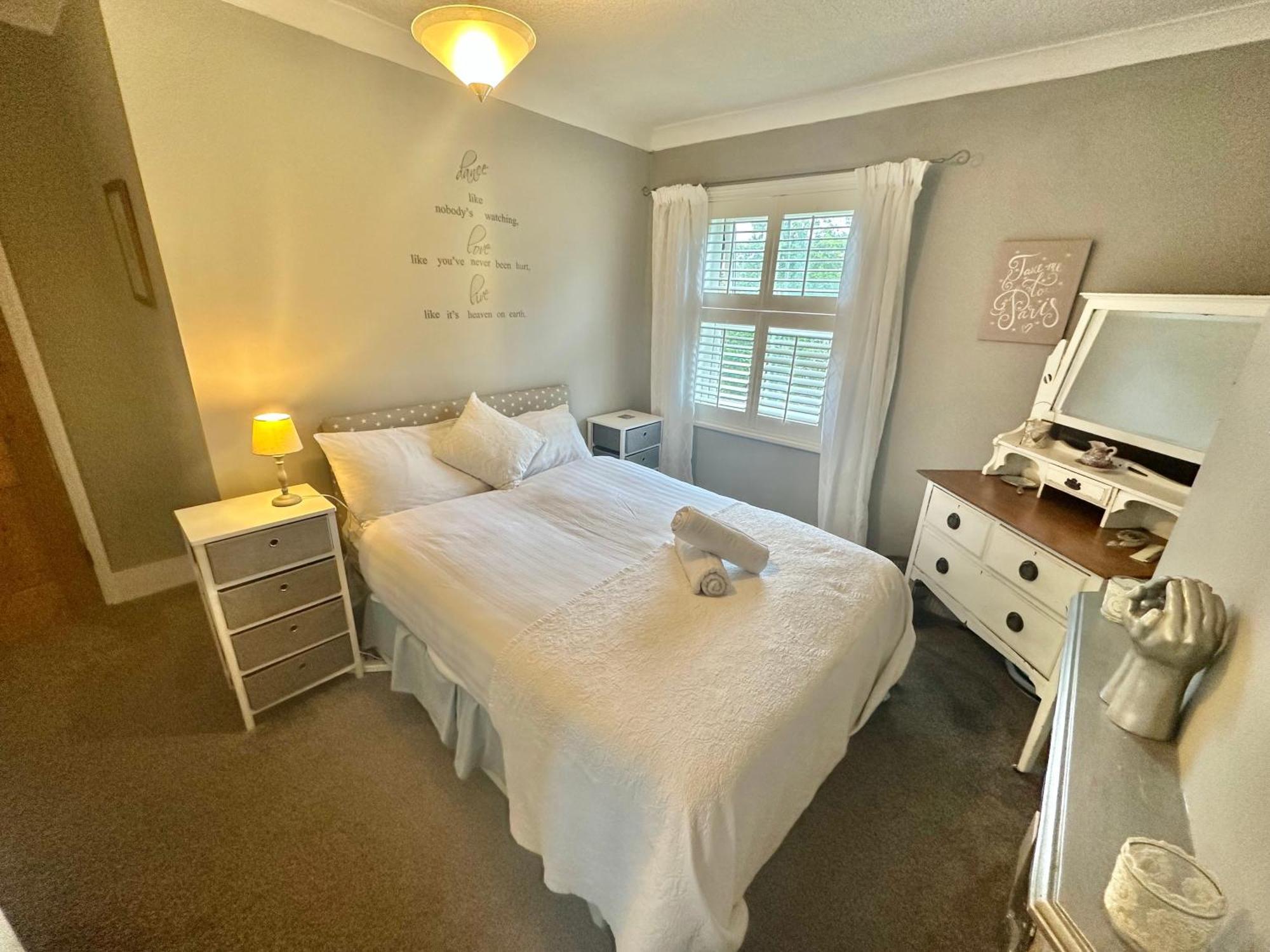 Garden Cottage - 3 Bedroom Close To Town And Beach Bournemouth Kültér fotó